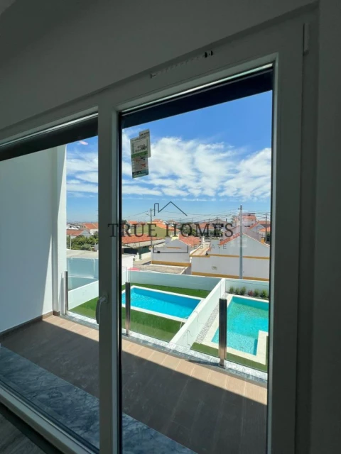 Moradia T3 para Venda em Charneca de Caparica e Sobreda