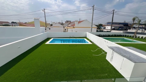 Moradia T3 para Venda em Charneca de Caparica e Sobreda