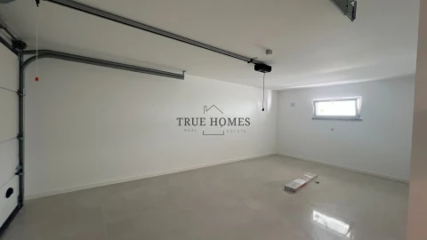 Moradia T3 para Venda em Charneca de Caparica e Sobreda