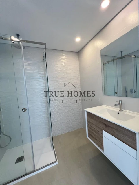 Moradia T3 para Venda em Charneca de Caparica e Sobreda