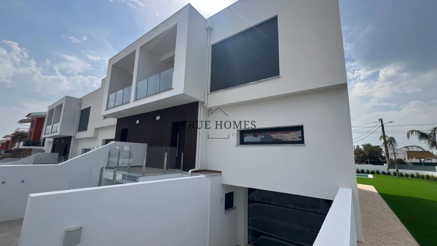 Moradia T3 para Venda em Charneca de Caparica e Sobreda Foto 33