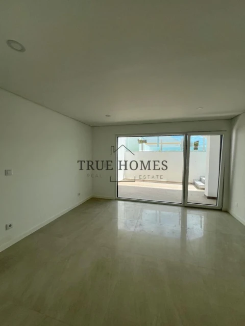 Moradia T3 para Venda em Charneca de Caparica e Sobreda