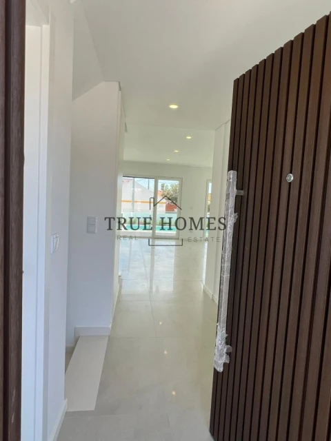 Moradia T3 para Venda em Charneca de Caparica e Sobreda