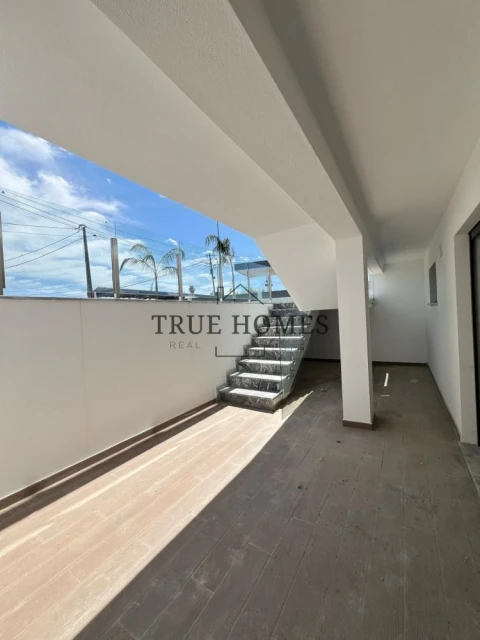 Moradia T3 para Venda em Charneca de Caparica e Sobreda