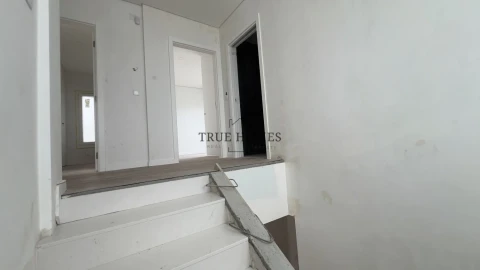 Moradia T3 para Venda em Charneca de Caparica e Sobreda