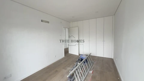 Moradia T3 para Venda em Charneca de Caparica e Sobreda