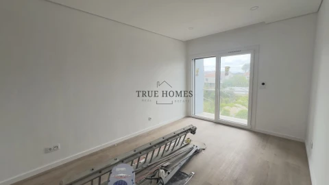 Moradia T3 para Venda em Charneca de Caparica e Sobreda