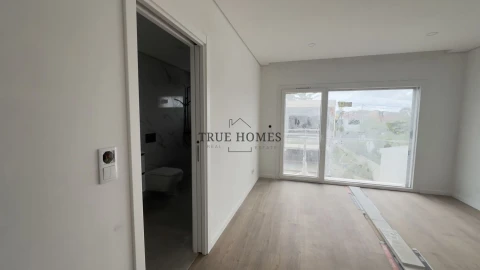 Moradia T3 para Venda em Charneca de Caparica e Sobreda