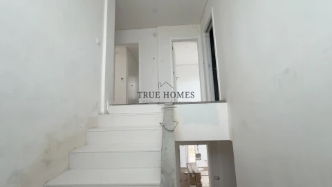 Moradia T3 para Venda em Charneca de Caparica e Sobreda