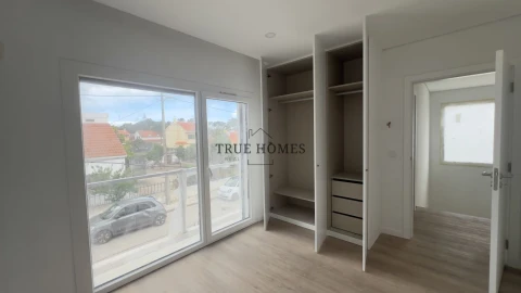 Moradia T3 para Venda em Charneca de Caparica e Sobreda