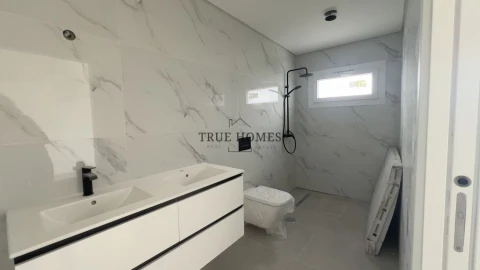 Moradia T3 para Venda em Charneca de Caparica e Sobreda