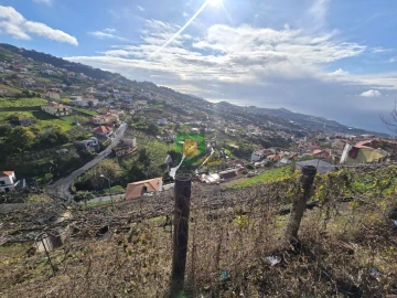 Terreno para Venda em Estreito de Camara de Lobos