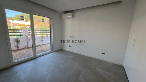 Moradia T4 para Venda em Charneca de Caparica e Sobreda