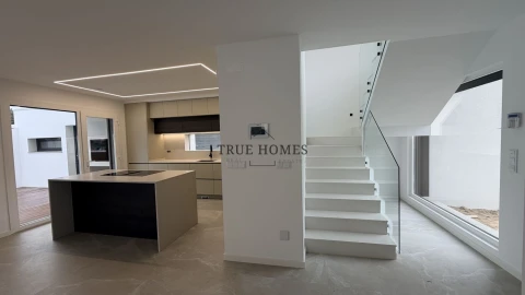 Moradia T4 para Venda em Charneca de Caparica e Sobreda