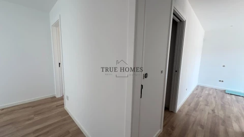 Moradia T4 para Venda em Charneca de Caparica e Sobreda