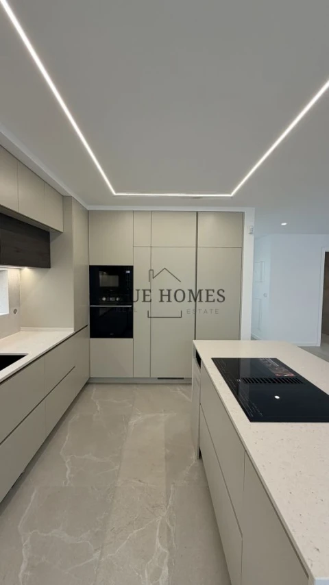 Moradia T4 para Venda em Charneca de Caparica e Sobreda