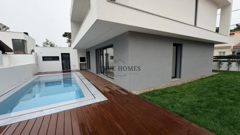 Moradia T4 para Venda em Charneca de Caparica e Sobreda