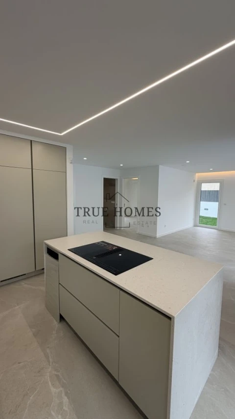 Moradia T4 para Venda em Charneca de Caparica e Sobreda