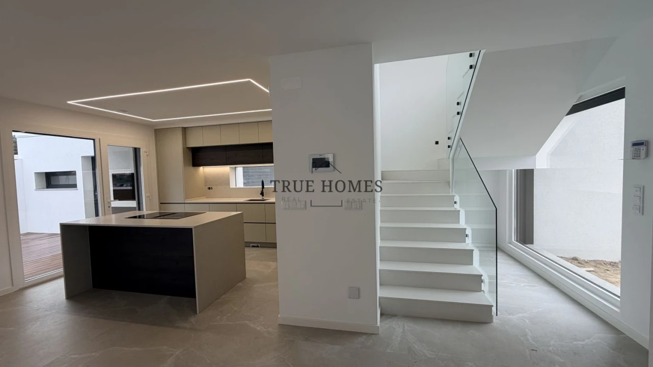 Moradia T4 para Venda em Charneca de Caparica e Sobreda Foto 6