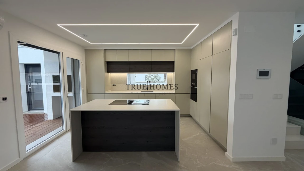 Moradia T4 para Venda em Charneca de Caparica e Sobreda Foto 8