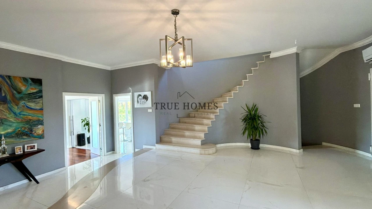 Moradia T8 para Venda em Charneca de Caparica e Sobreda Foto 7