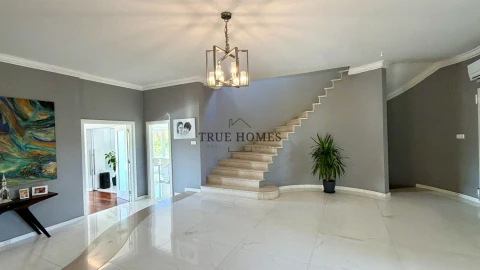 Moradia T8 para Venda em Charneca de Caparica e Sobreda