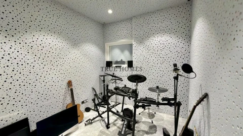 Moradia T8 para Venda em Charneca de Caparica e Sobreda