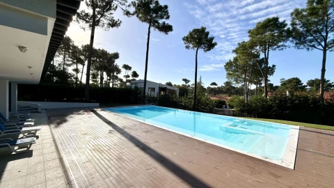 Moradia T8 para Venda em Charneca de Caparica e Sobreda