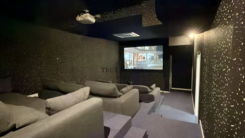 Moradia T8 para Venda em Charneca de Caparica e Sobreda