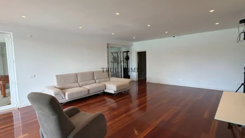 Moradia T8 para Venda em Charneca de Caparica e Sobreda