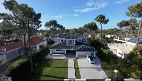 Moradia T8 para Venda em Charneca de Caparica e Sobreda