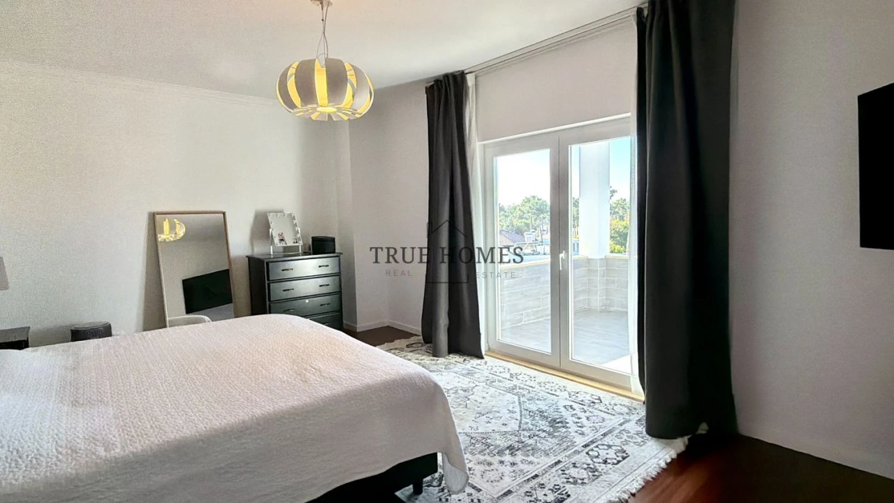 Moradia T8 para Venda em Charneca de Caparica e Sobreda Foto 18