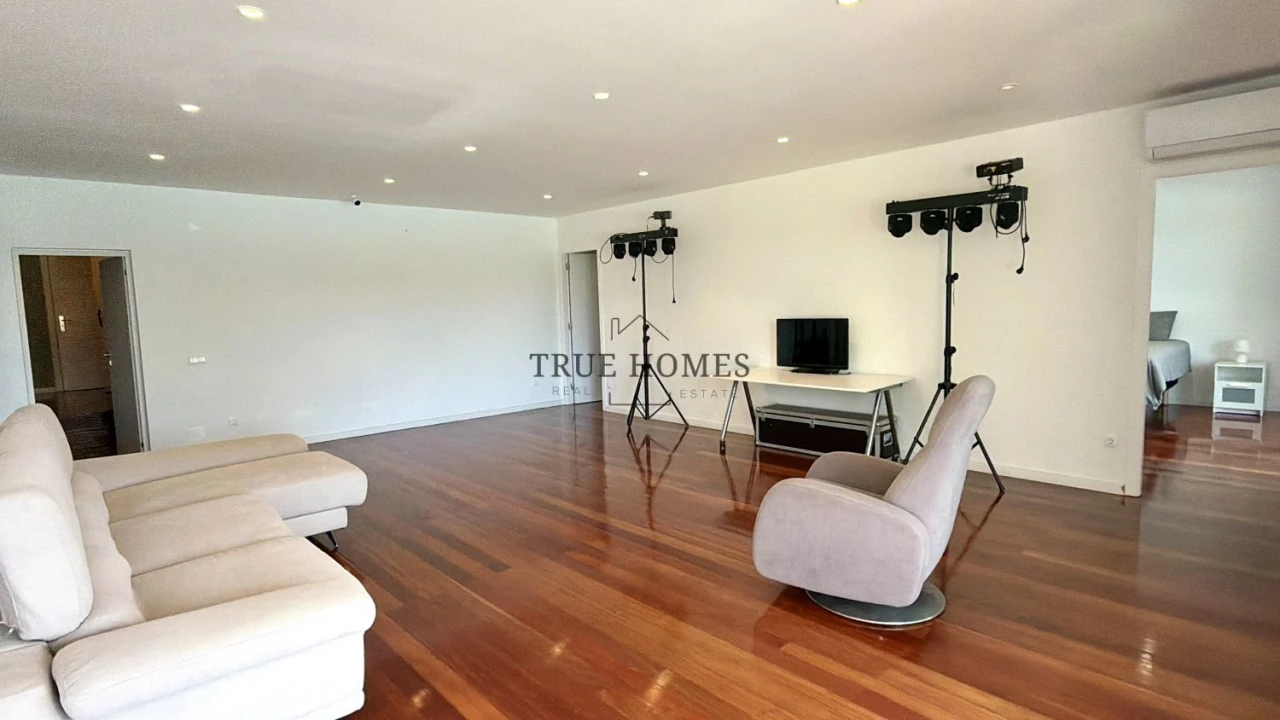 Moradia T8 para Venda em Charneca de Caparica e Sobreda Foto 26