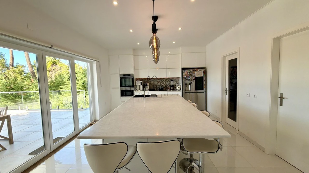 Moradia T8 para Venda em Charneca de Caparica e Sobreda Foto 14