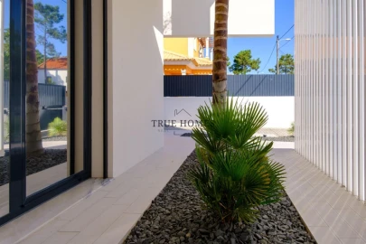 Moradia T4 para Venda em Charneca de Caparica e Sobreda