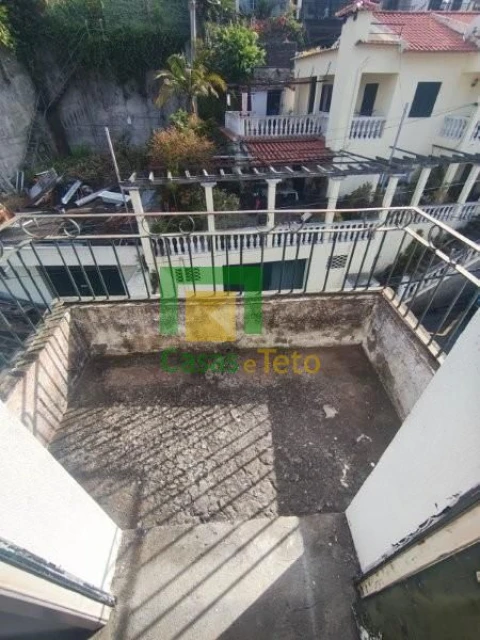 Moradia T7 para Venda em Estreito de Camara de Lobos