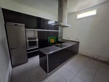 Moradia T7 para Venda em Estreito de Camara de Lobos