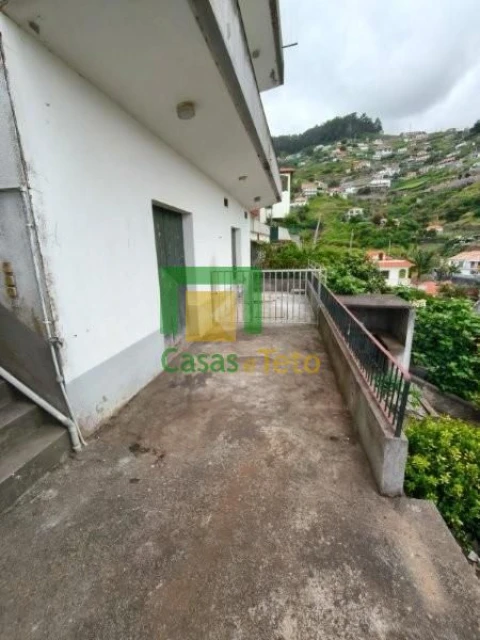 Moradia T7 para Venda em Estreito de Camara de Lobos