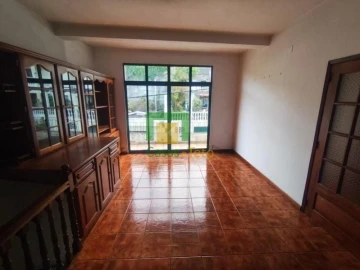 Moradia T7 para Venda em Estreito de Camara de Lobos