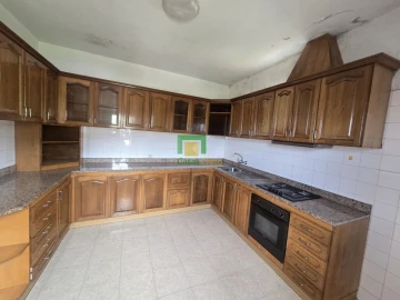 Moradia T7 para Venda em Estreito de Camara de Lobos