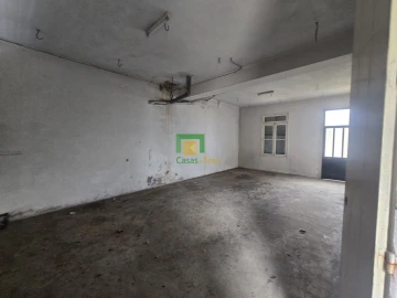 Moradia T7 para Venda em Estreito de Camara de Lobos