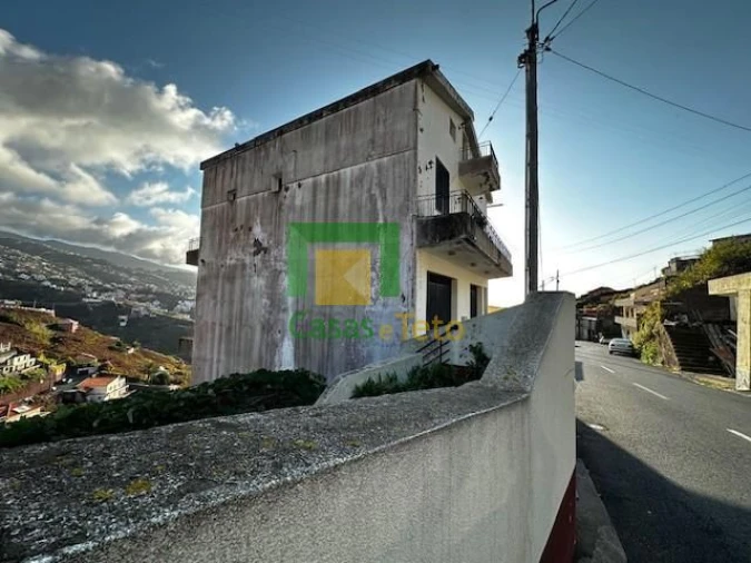 Moradia T7 para Venda em Estreito de Camara de Lobos Foto 2