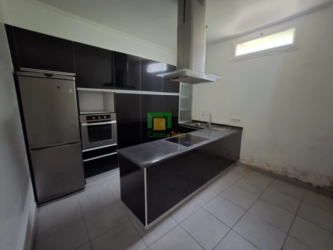 Moradia T7 para Venda em Estreito de Camara de Lobos Foto 17