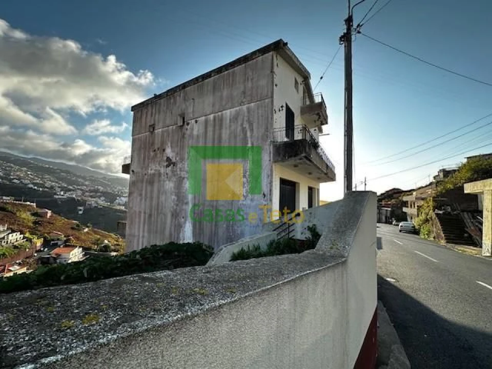 Moradia T7 para Venda em Estreito de Camara de Lobos Foto 2