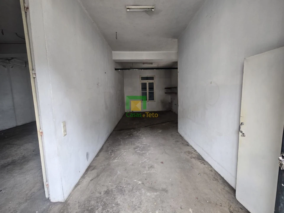 Moradia T7 para Venda em Estreito de Camara de Lobos Foto 4