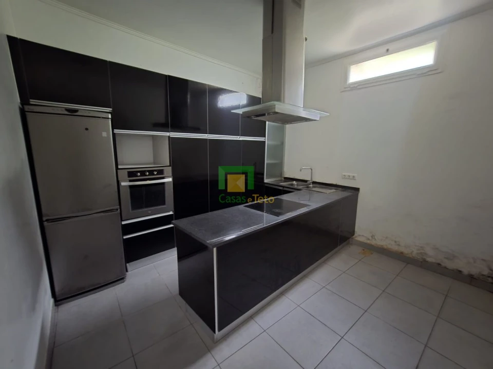 Moradia T7 para Venda em Estreito de Camara de Lobos Foto 17