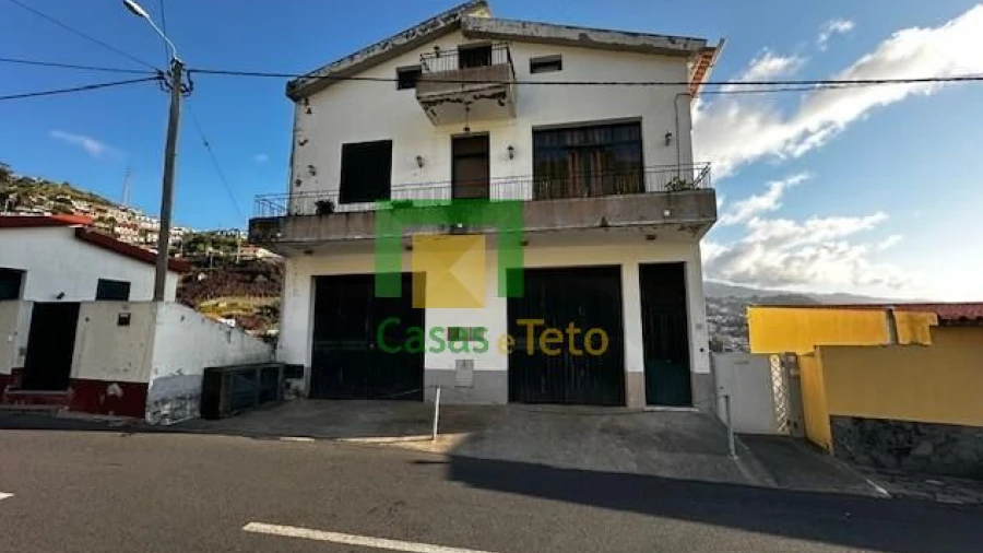 Moradia T7 para Venda em Estreito de Camara de Lobos