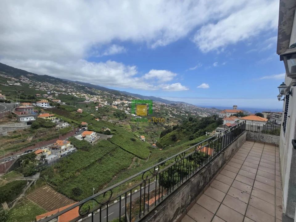 Moradia T7 para Venda em Estreito de Camara de Lobos Foto 3