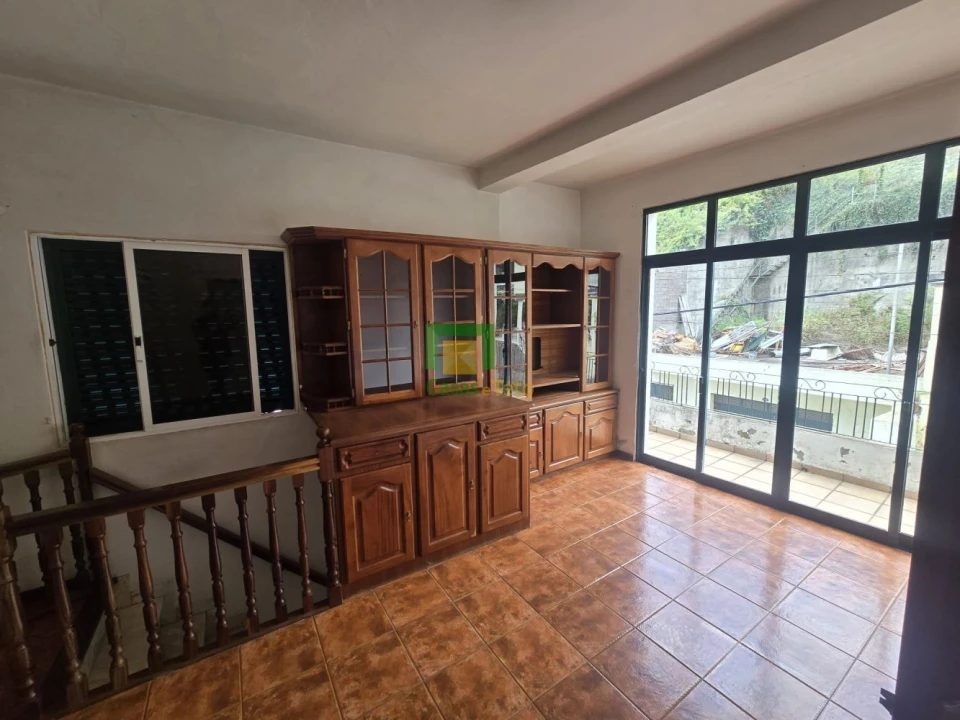 Moradia T7 para Venda em Estreito de Camara de Lobos Foto 9