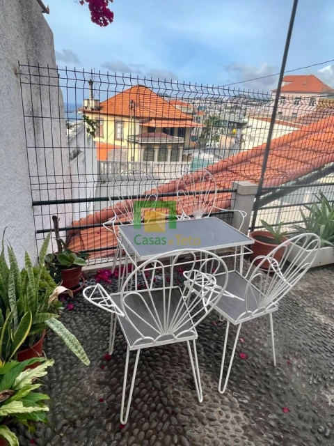 Moradia T4 para Venda em Funchal (Santa Maria Maior)